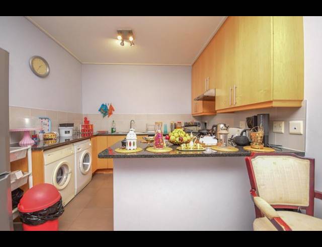 2 BEDROOM PROPERTY TO RENT IN SEA POINT